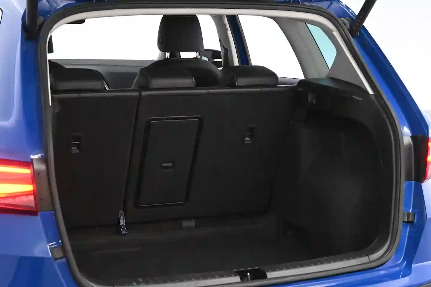 Car Image - 1rxlhw3DyJgJSVfHUxunoy