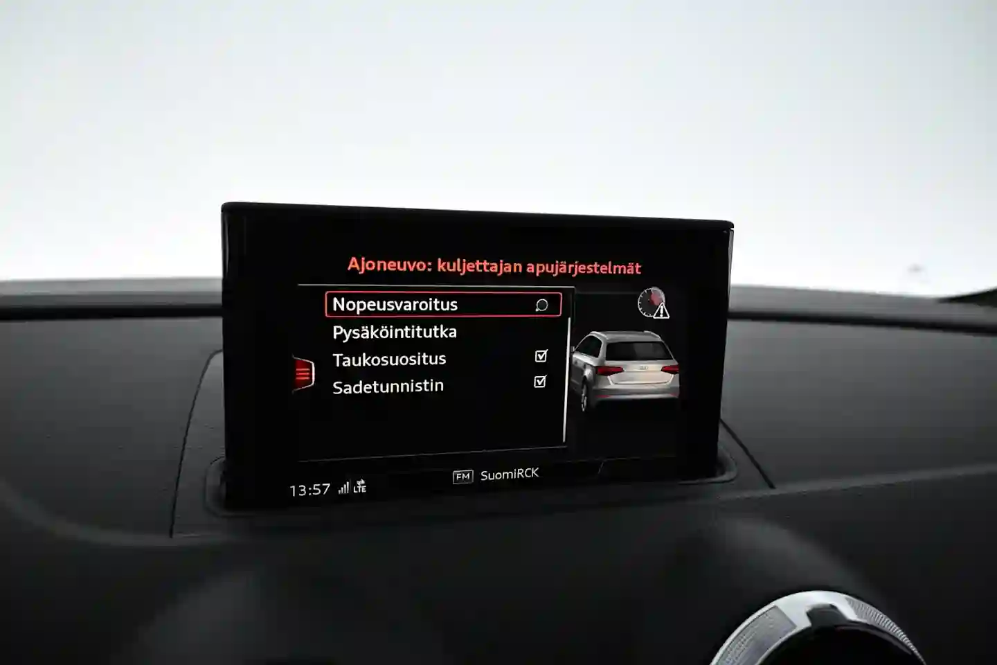 Car Image - Dhq3VjHE156xrsckq7XfK
