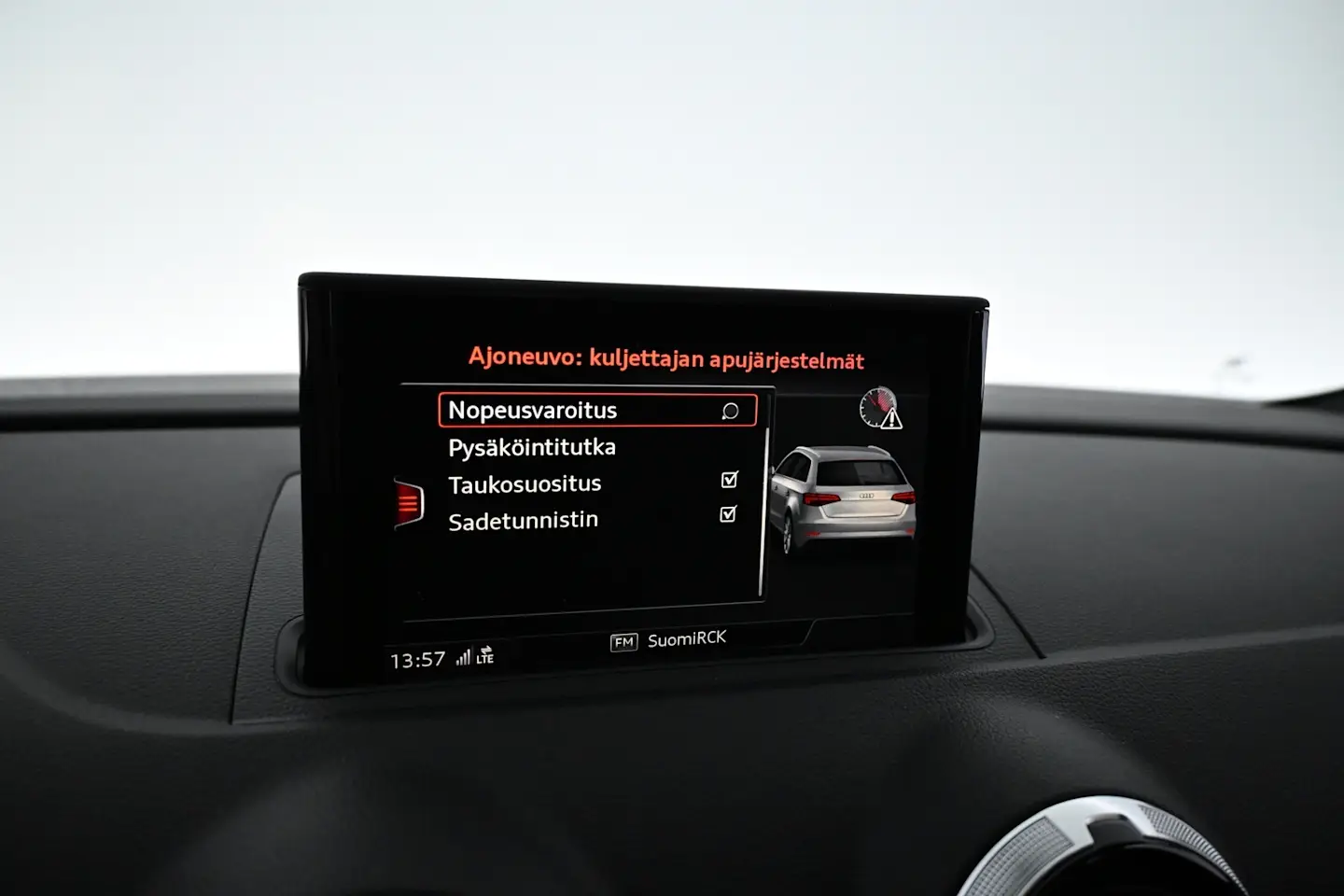 Car Image - Dhq3VjHE156xrsckq7XfK