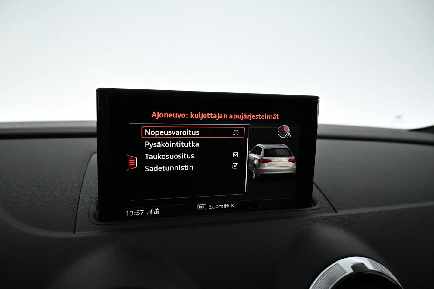 Car Image - Dhq3VjHE156xrsckq7XfK