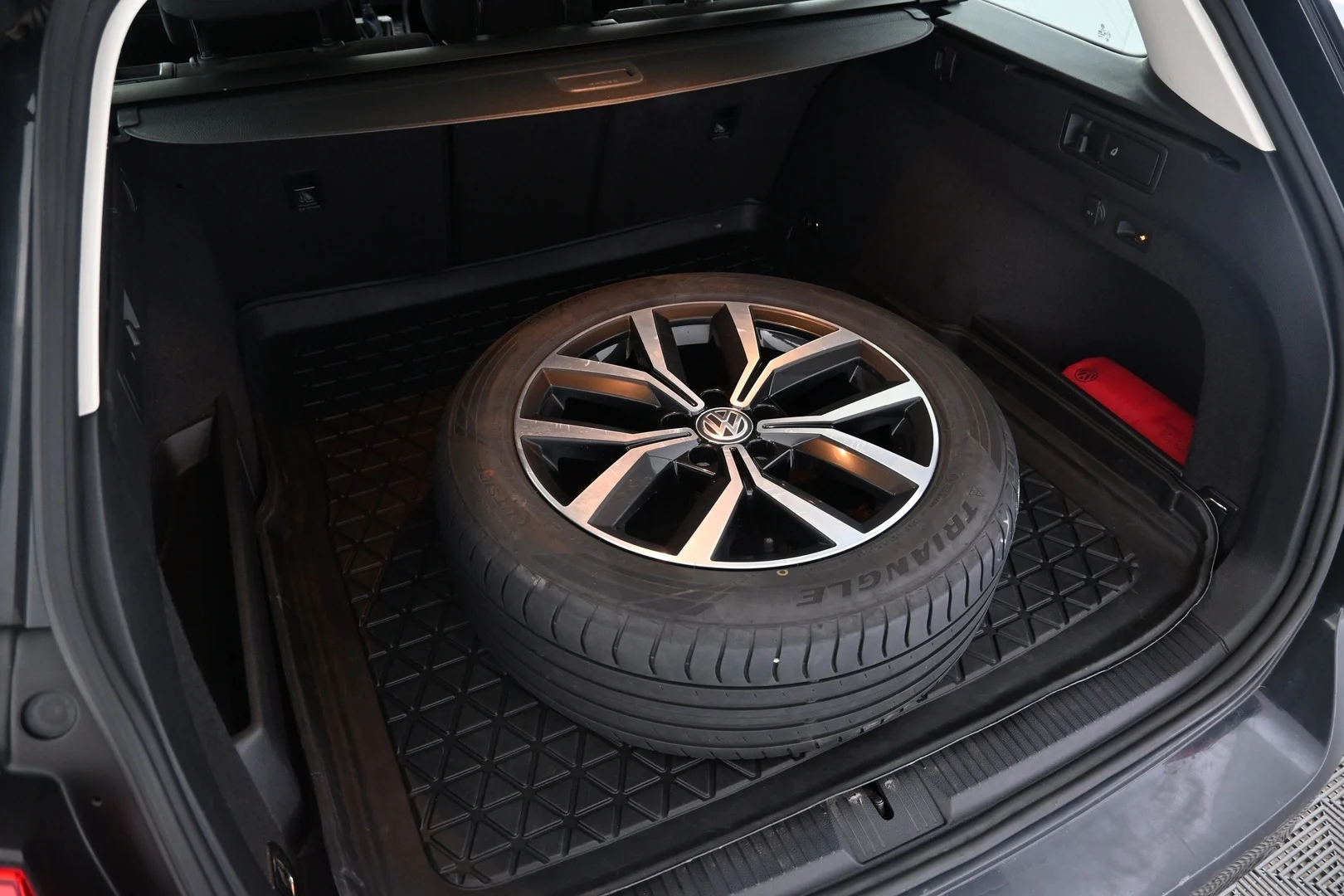 Car Image - 3Ah3UGmBVStEtdoyuvHG1u