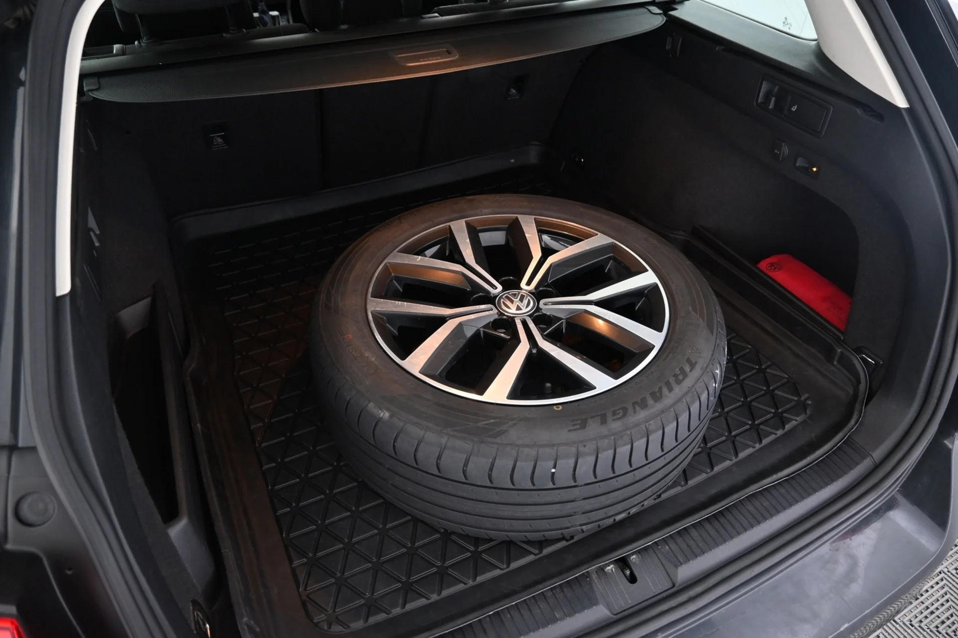 Car Image - 3Ah3UGmBVStEtdoyuvHG1u