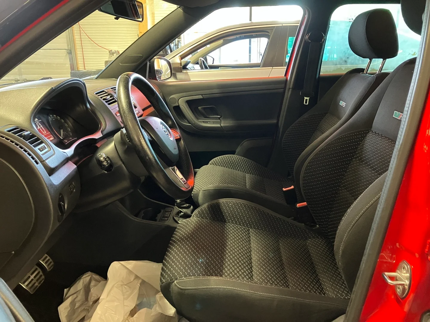Car Image - 2oneYdaxzRE82z4yujwDCB