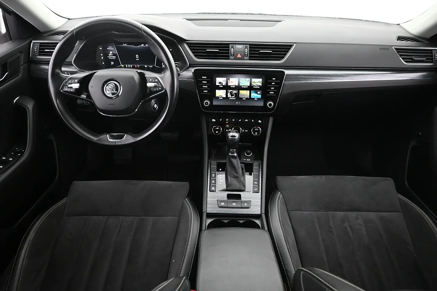 Car Image - 1hTWXRO9i0JH1CttTJJFt3