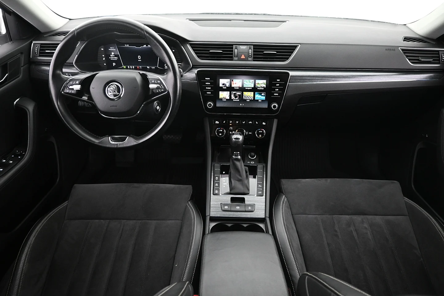 Car Image - 1hTWXRO9i0JH1CttTJJFt3