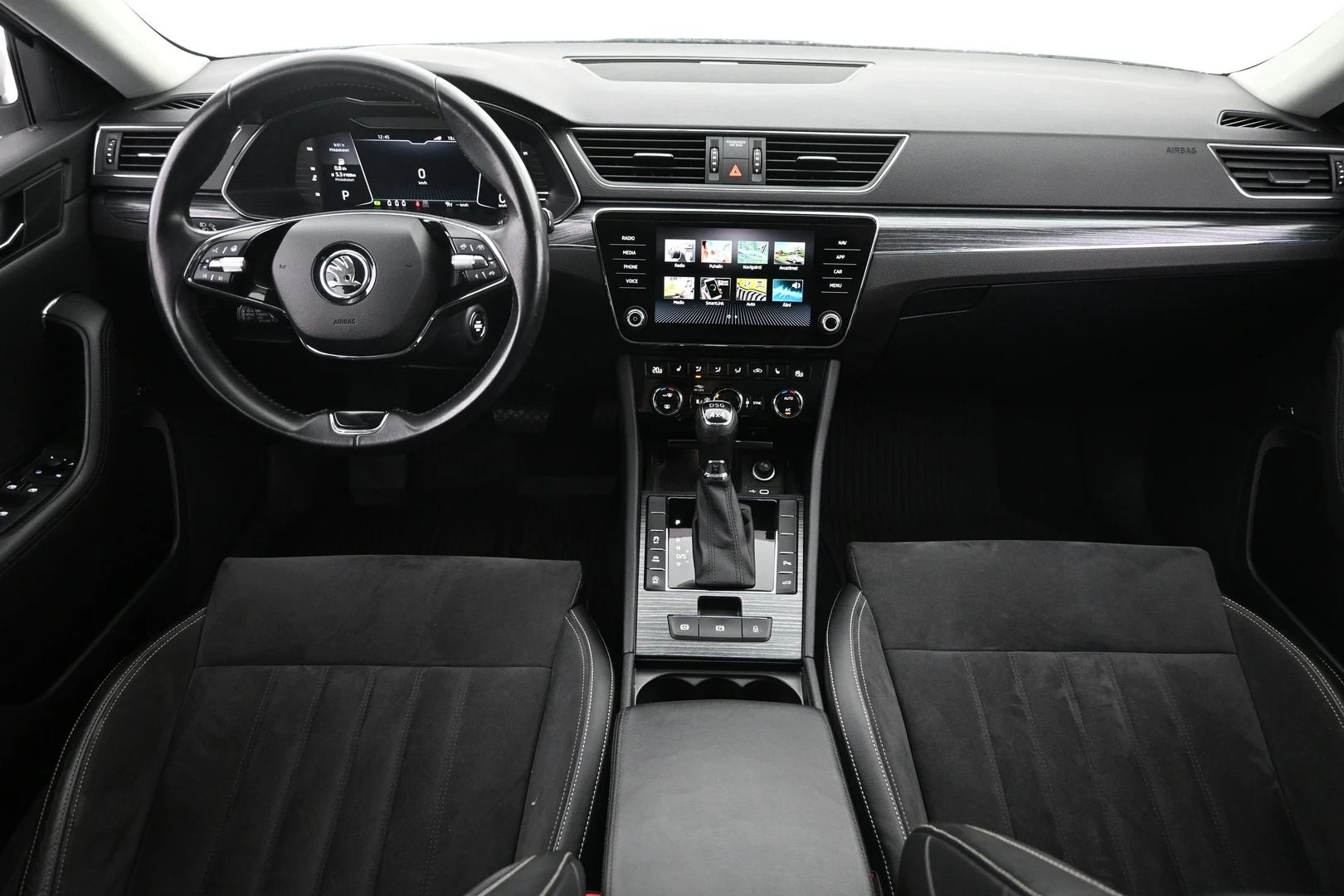 Car Image - 1hTWXRO9i0JH1CttTJJFt3