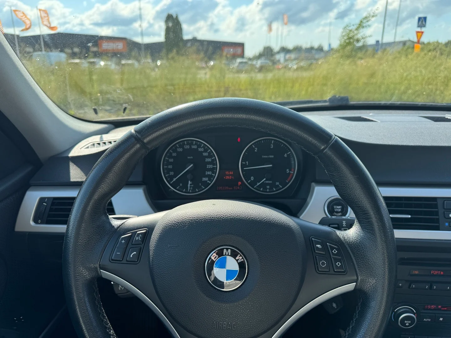 Car Image - jWvawT23Y8BiooU22xQDv