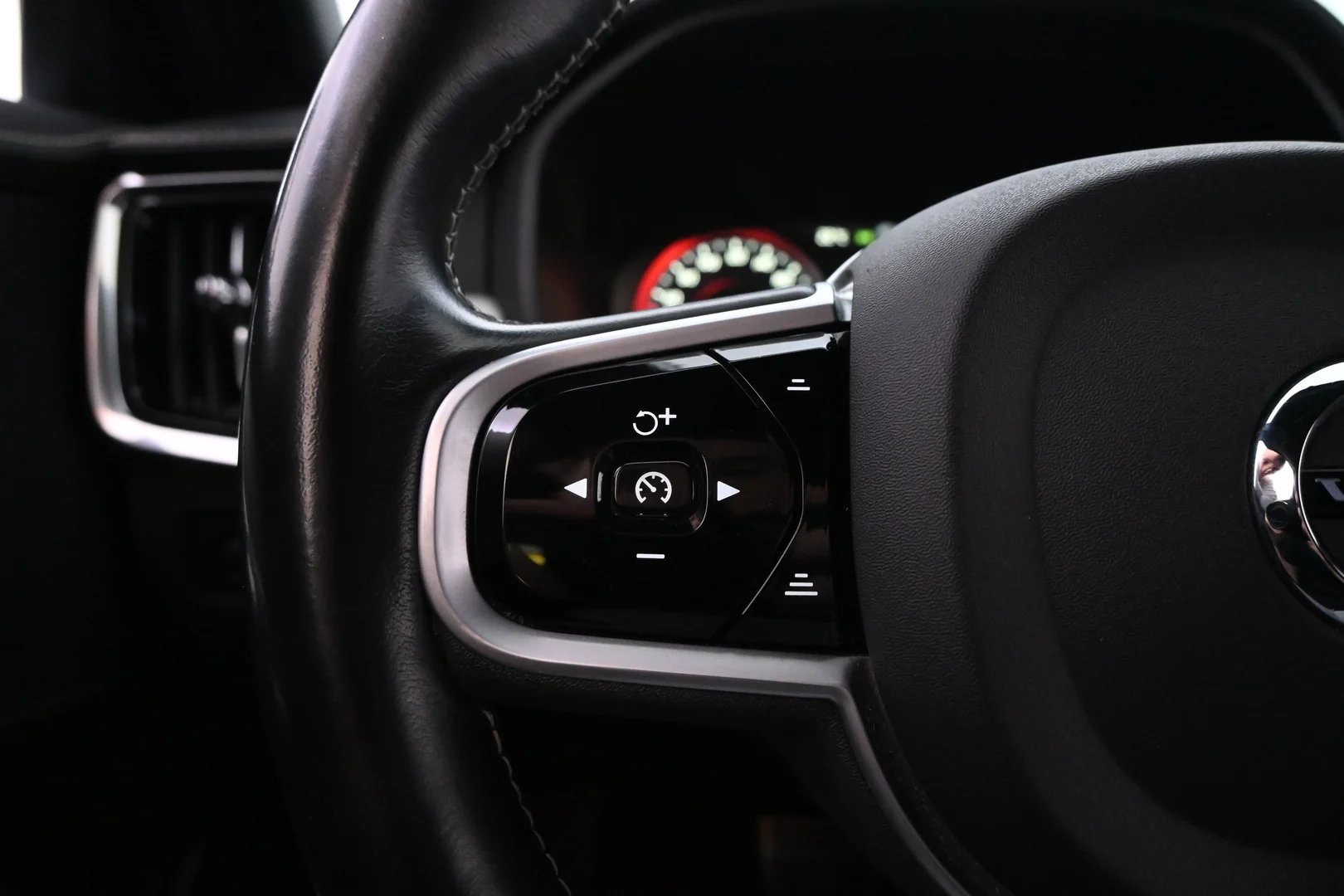 Car Image - VXsLpQpUyMLbHDi6PPhwO