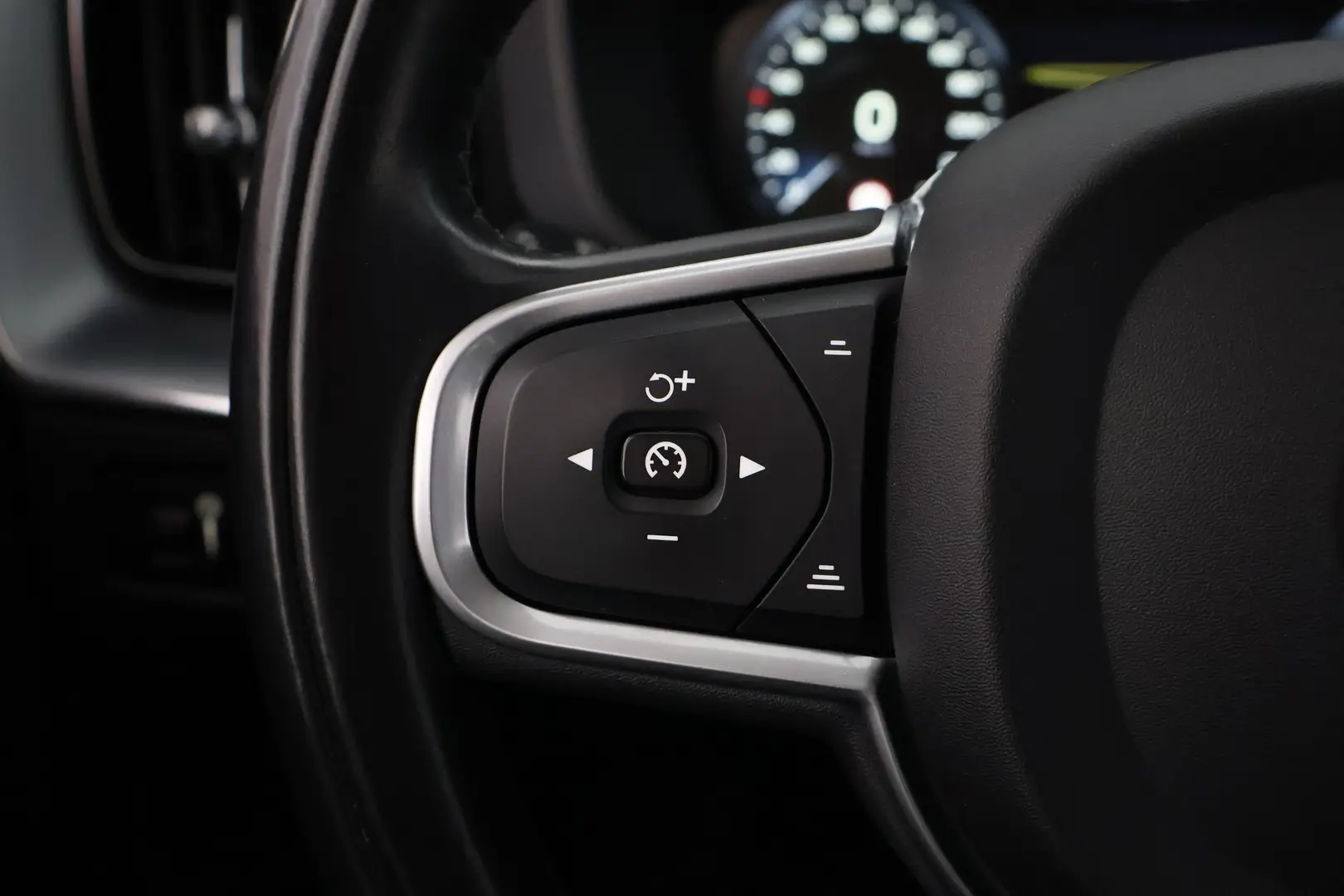Car Image - 2xGwmoY44bnembLtY1G11a
