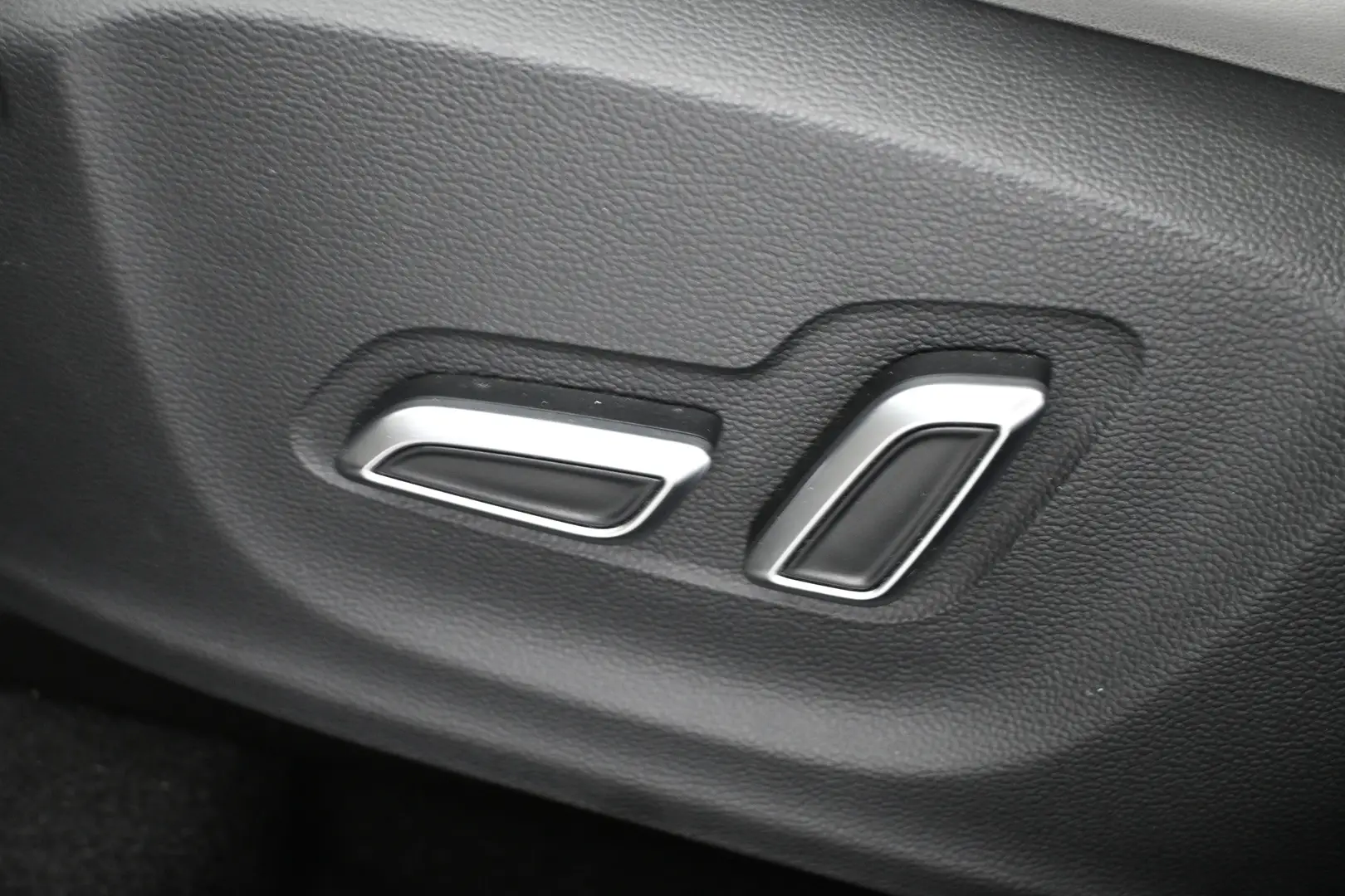 Car Image - 58hUx8bsjXPiB9Y279HqEH