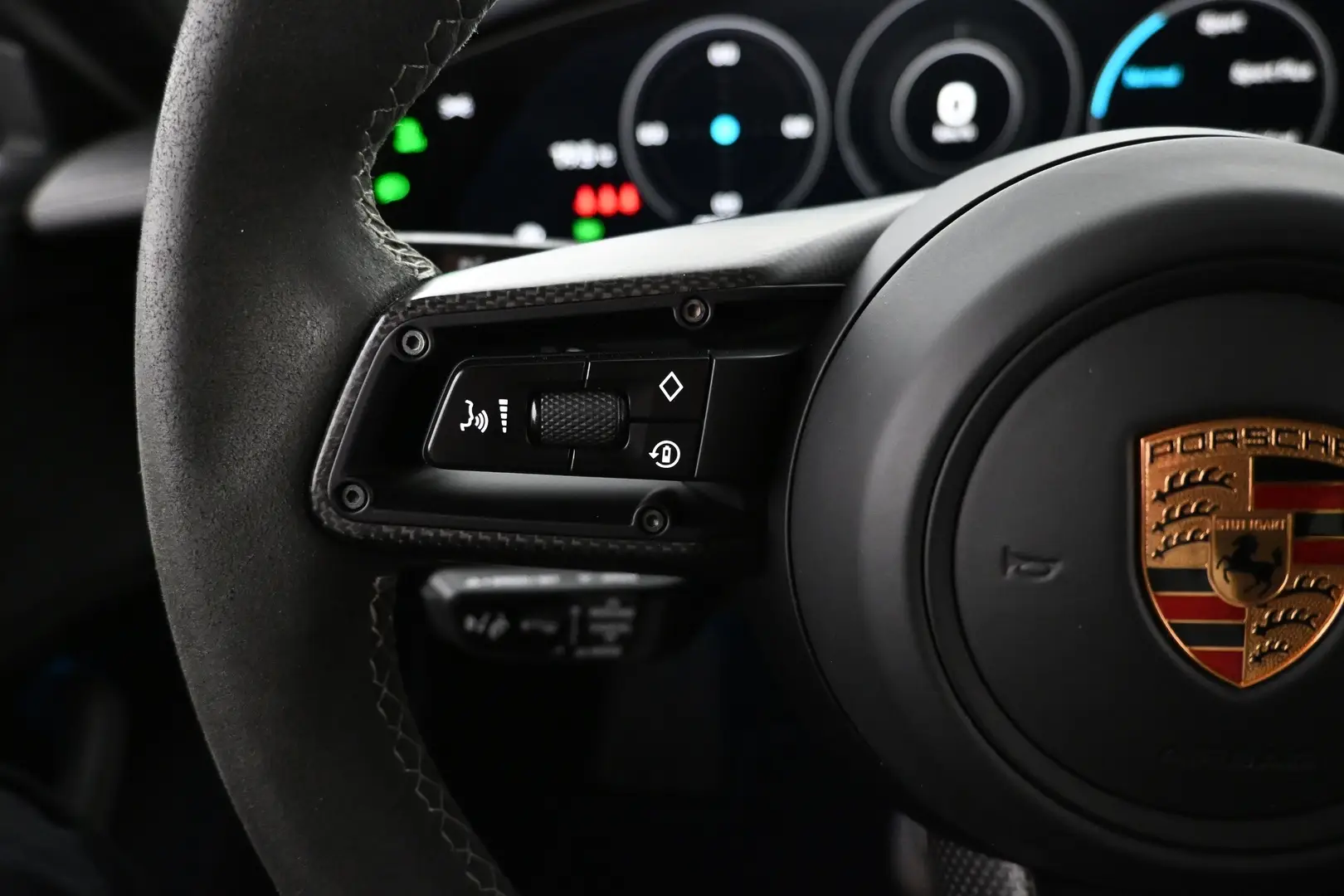 Car Image - 4W69zsXRGKb0MIkKd8bYUN