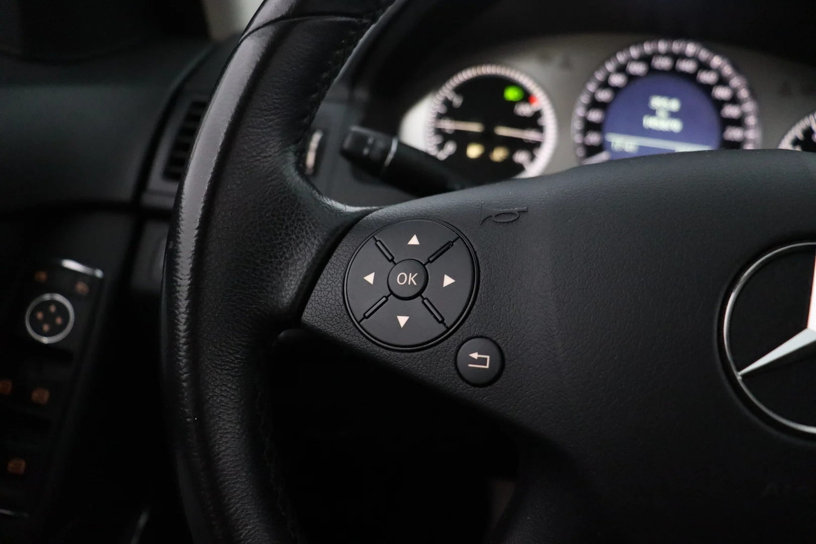 Car Image - 4QtBc7XJ2LVAp6dpCqZ0Pz