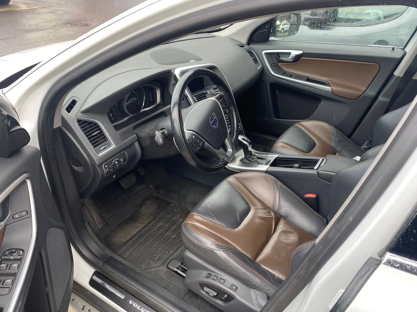 Car Image - 1U5LHIeXlDWMLXE4GCnUCQ