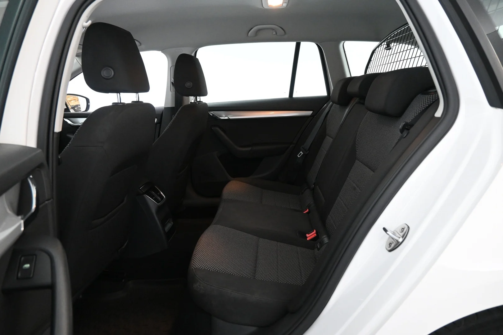 Car Image - 2WzfgOe8NMxHqBpuiVfv8R