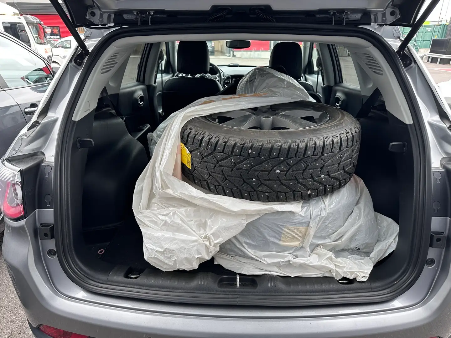 Car Image - 7kS6aF3LT4RlimUHk90vuY