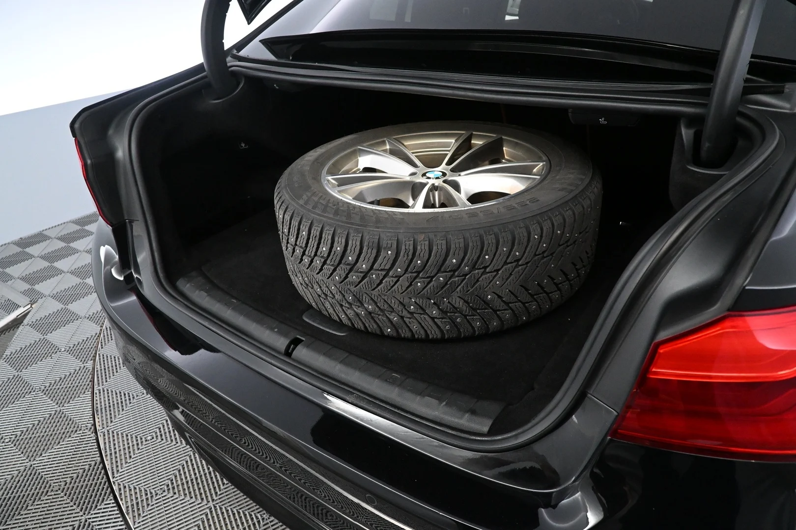 Car Image - 1269UeUG9h8MZwTUeCMWit