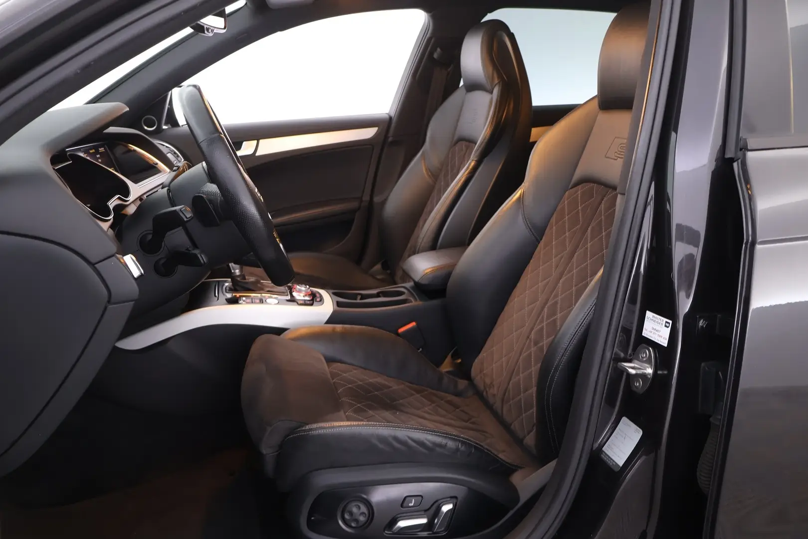 Car Image - 5CmHvkb7r0crxvqSq3T3X7