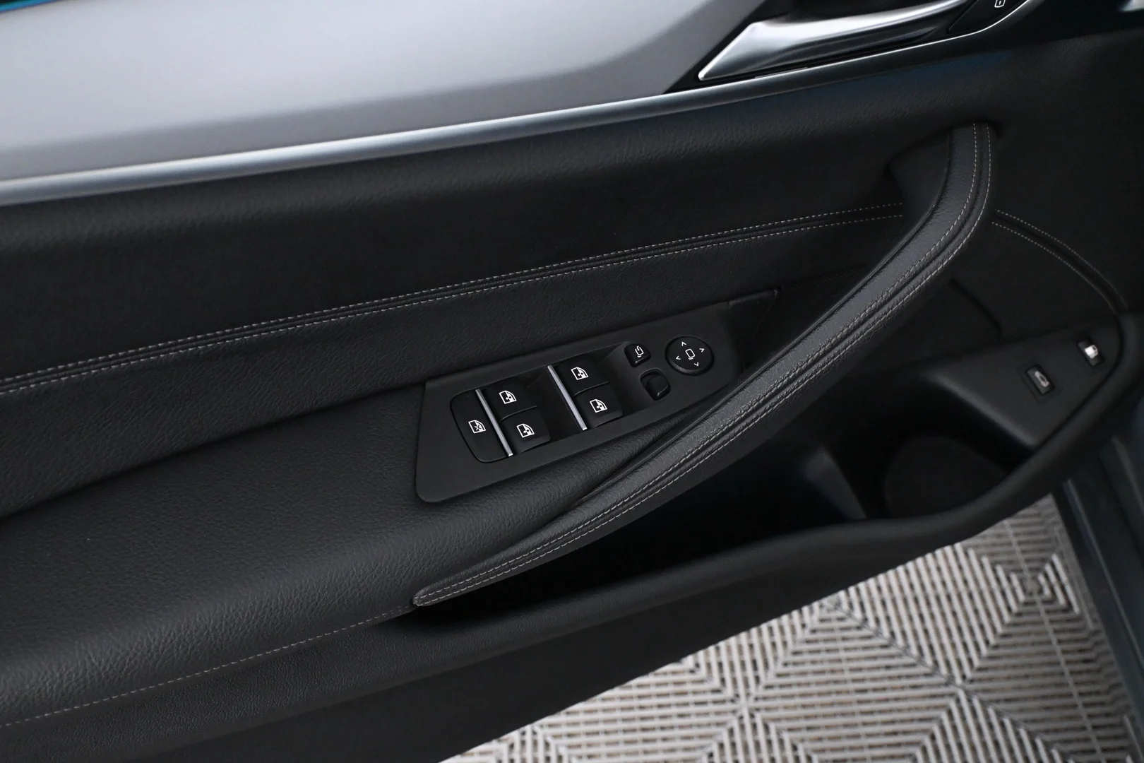 Car Image - 3YoNtDr6zqFoGACbyY2AQS