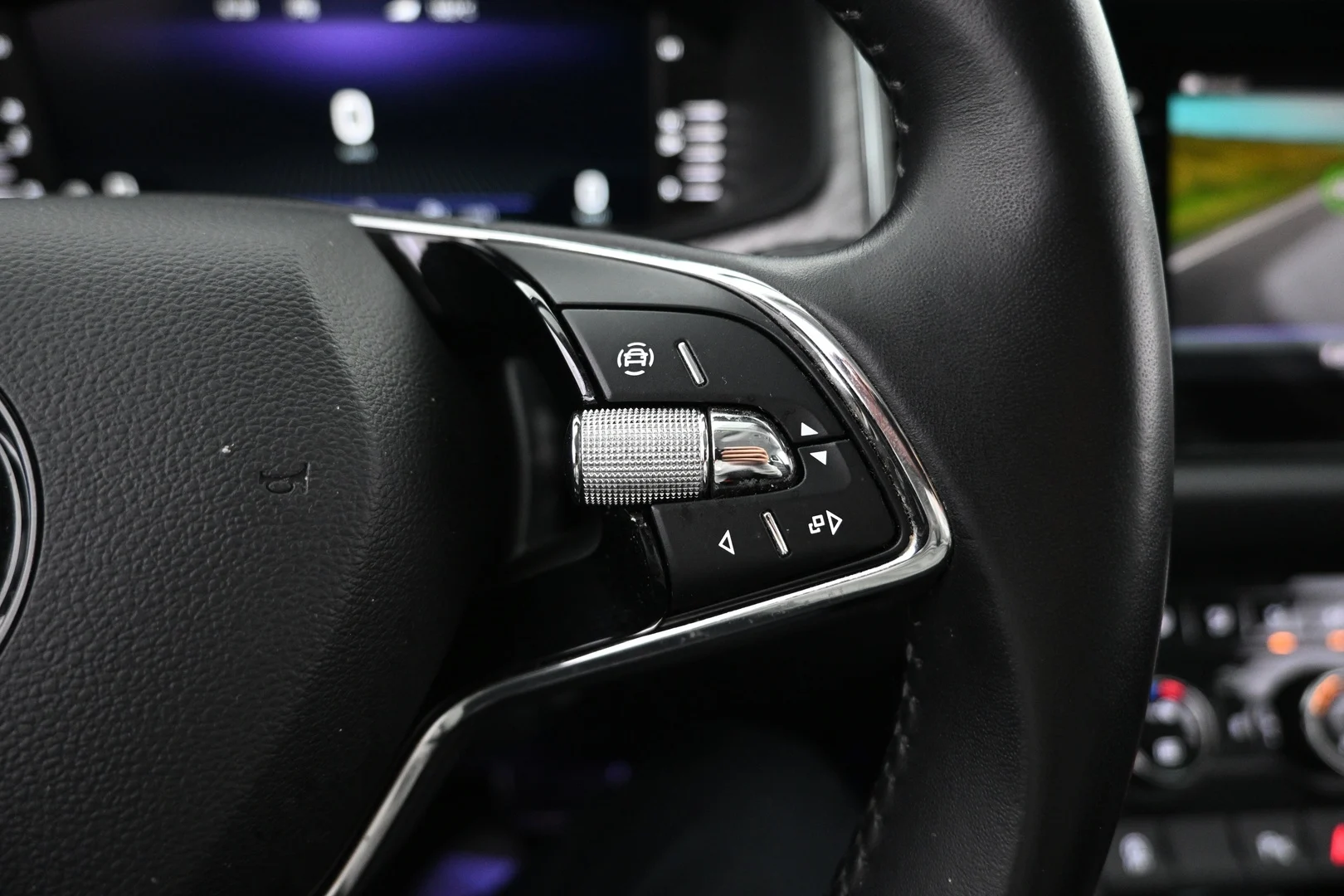Car Image - 6RF4fCEvkqcFk2j6rrs0E1