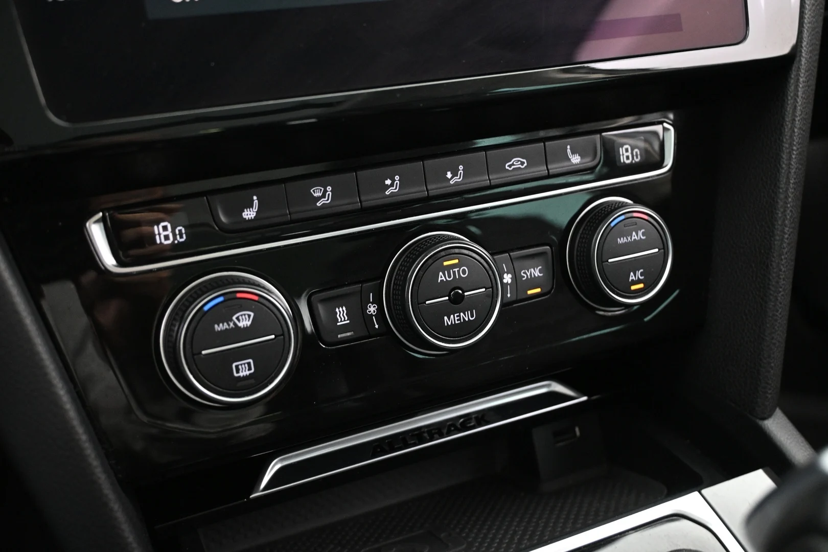 Car Image - 5NxMVwVyYpSEo1rQFb7P6b
