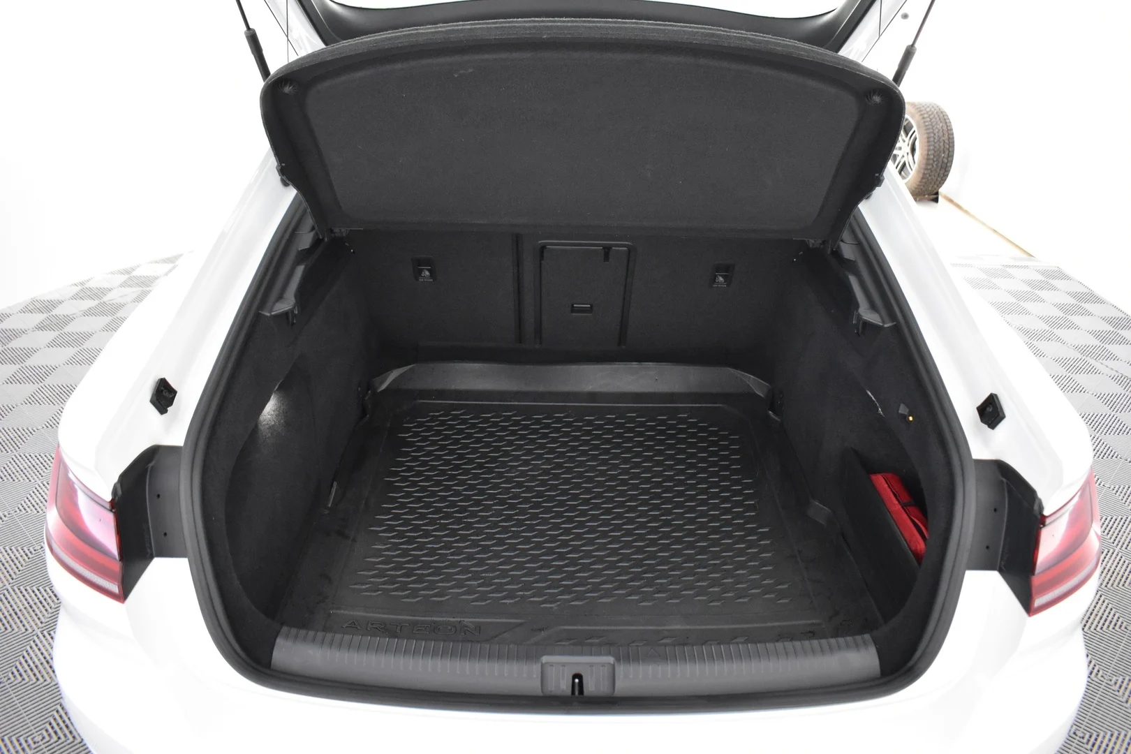 Car Image - 7dst6qBm5ZY0oqY7T95l0t