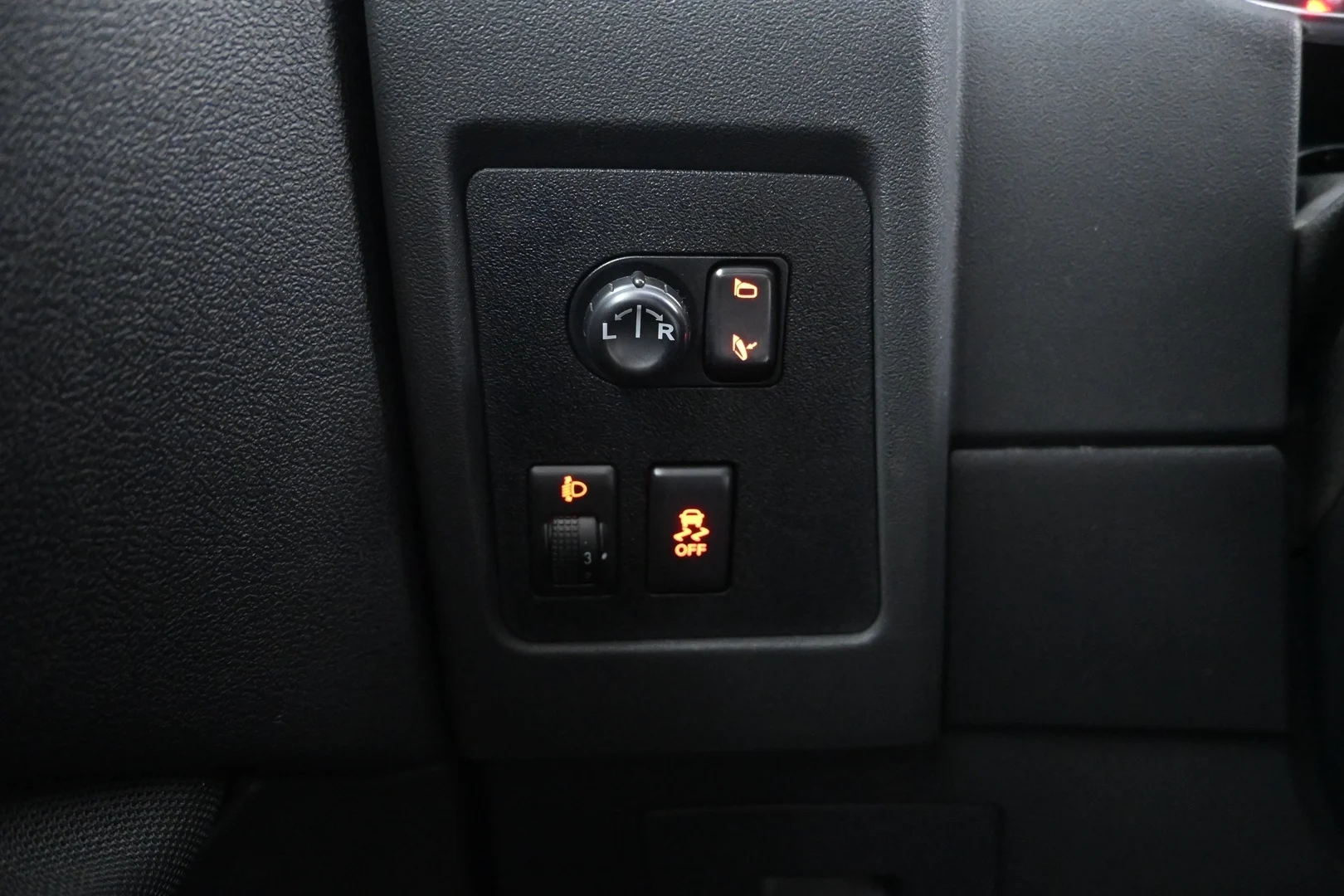 Car Image - 17wj03fBq59DSC4THrWWfd