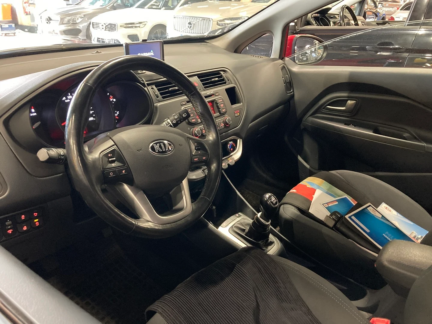 Car Image - 6Hu2FhKxxXfWAeVDVzwvP