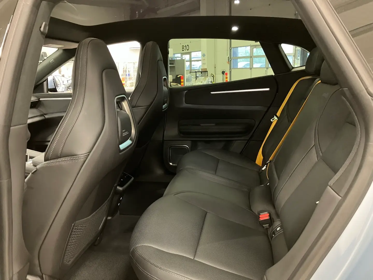 Car Image - 7KqGSFaNbLYrywc1EEIz2h