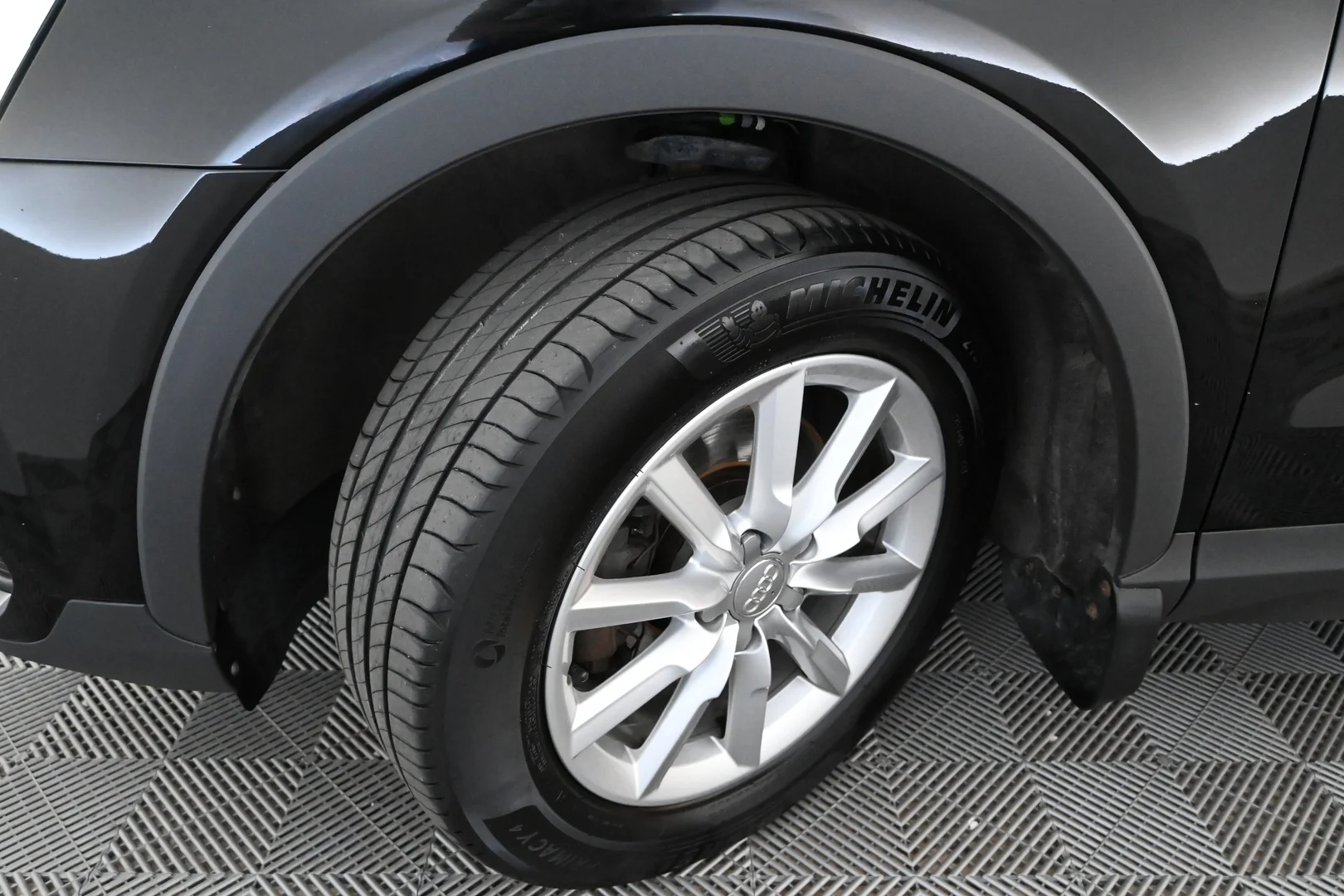 Car Image - 6KlK4TOLVBEYKd12w4mSz1