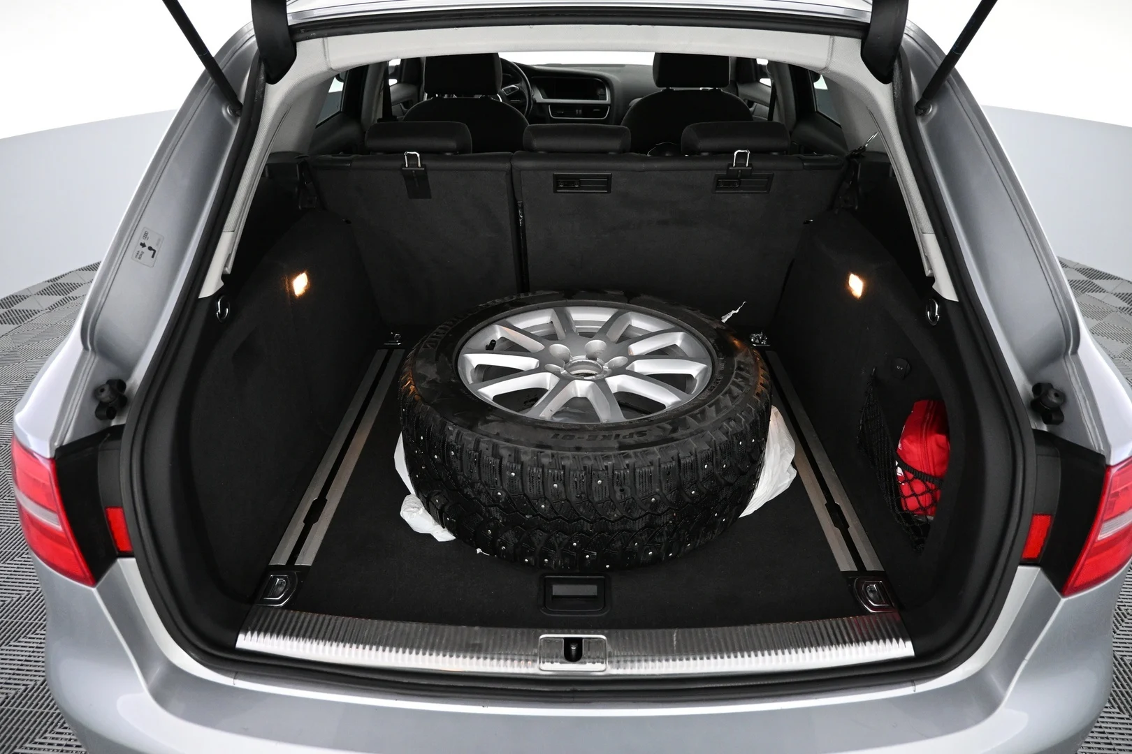 Car Image - 4MMVP8CKVype1x00dTYV1n