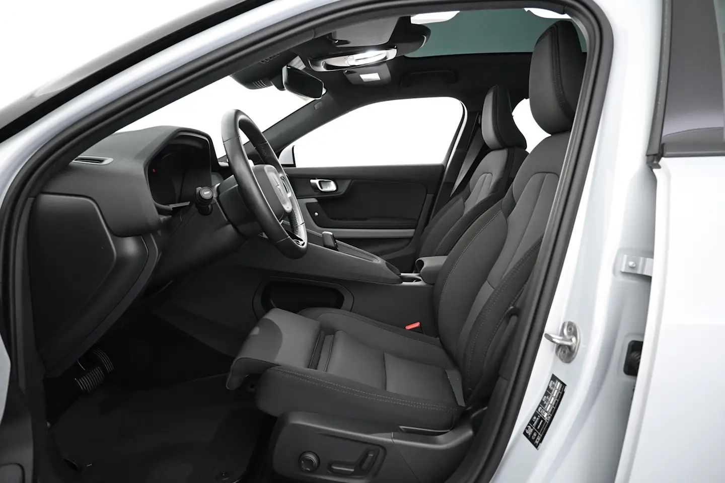 Car Image - 7Du7NinErQ8QlnoaKYQlPZ