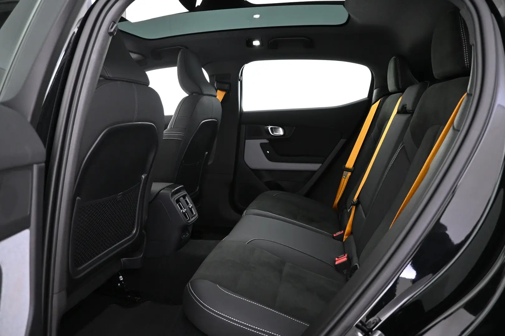 Car Image - JQG8Y4h8RvSYW9tK4zwyN