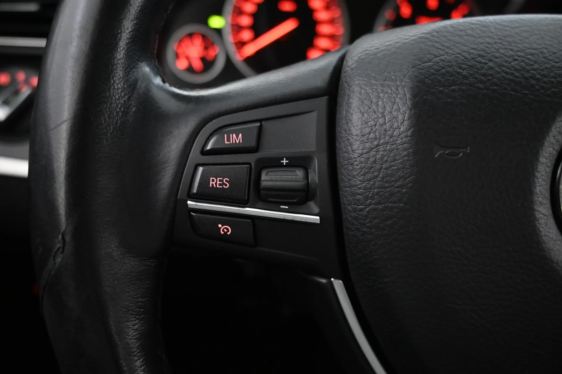 Car Image - 6yfAw8vsA6yStCzSwlIKSZ