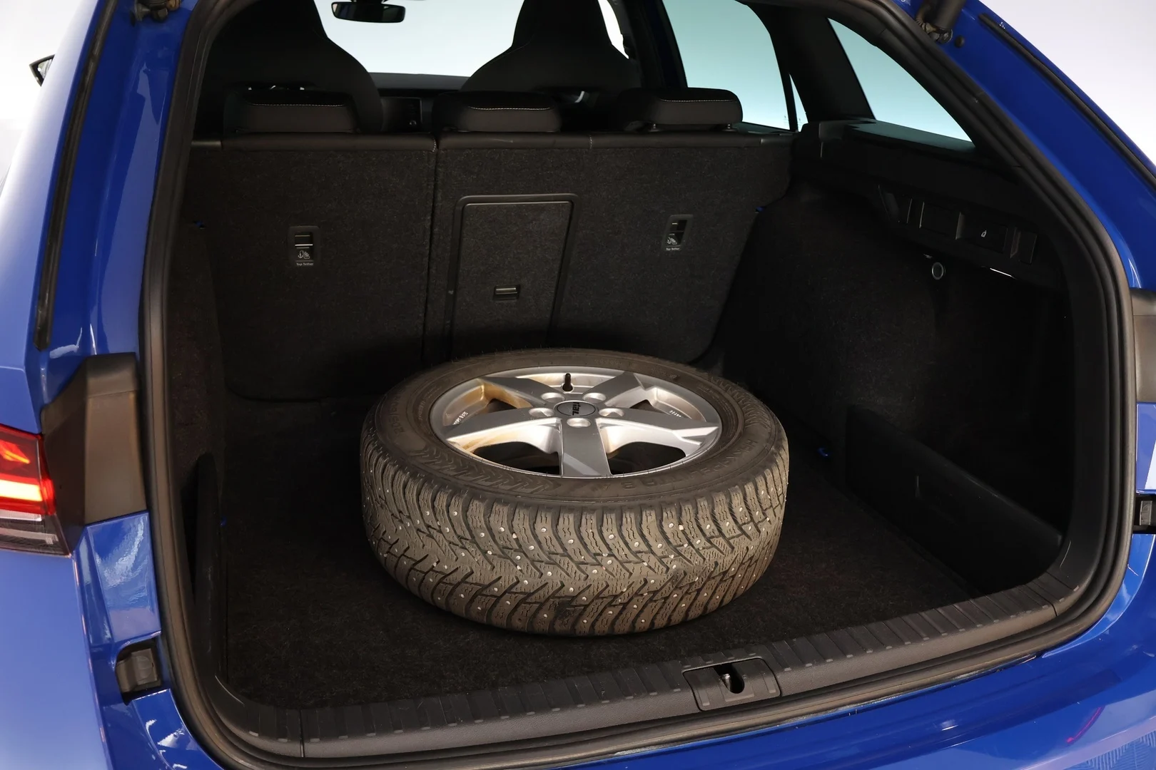 Car Image - 7tbU06B6QAjhaS3sCGUTdZ