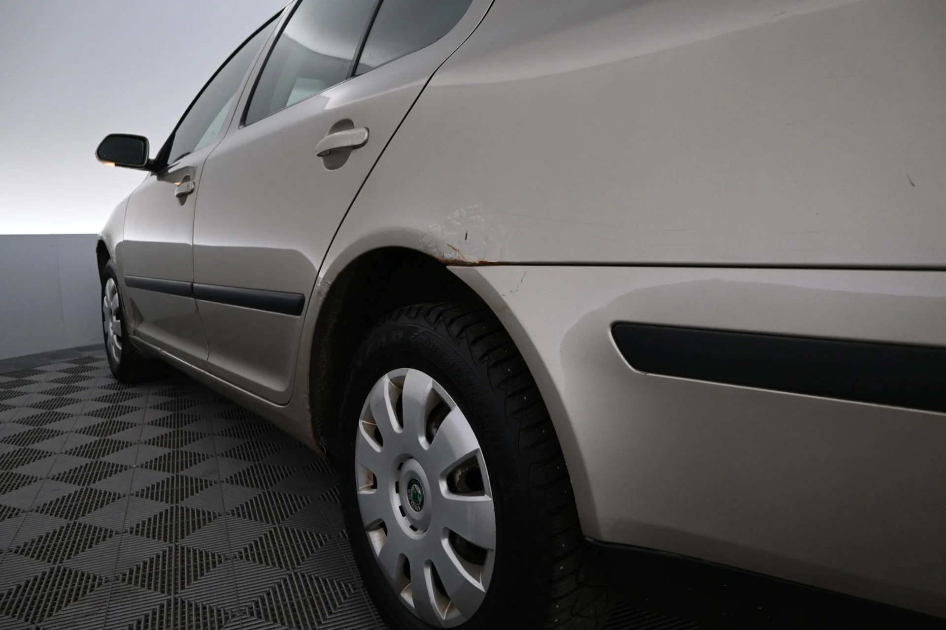 Car Image - 2UQ77m6uu0Oty9Taci46ns