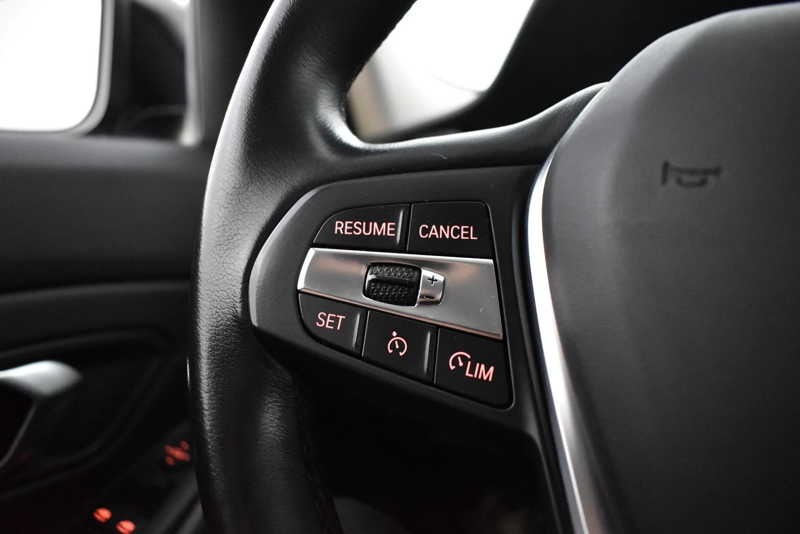 Car Image - 54iaLs3DrTWB7erqXNEx4D