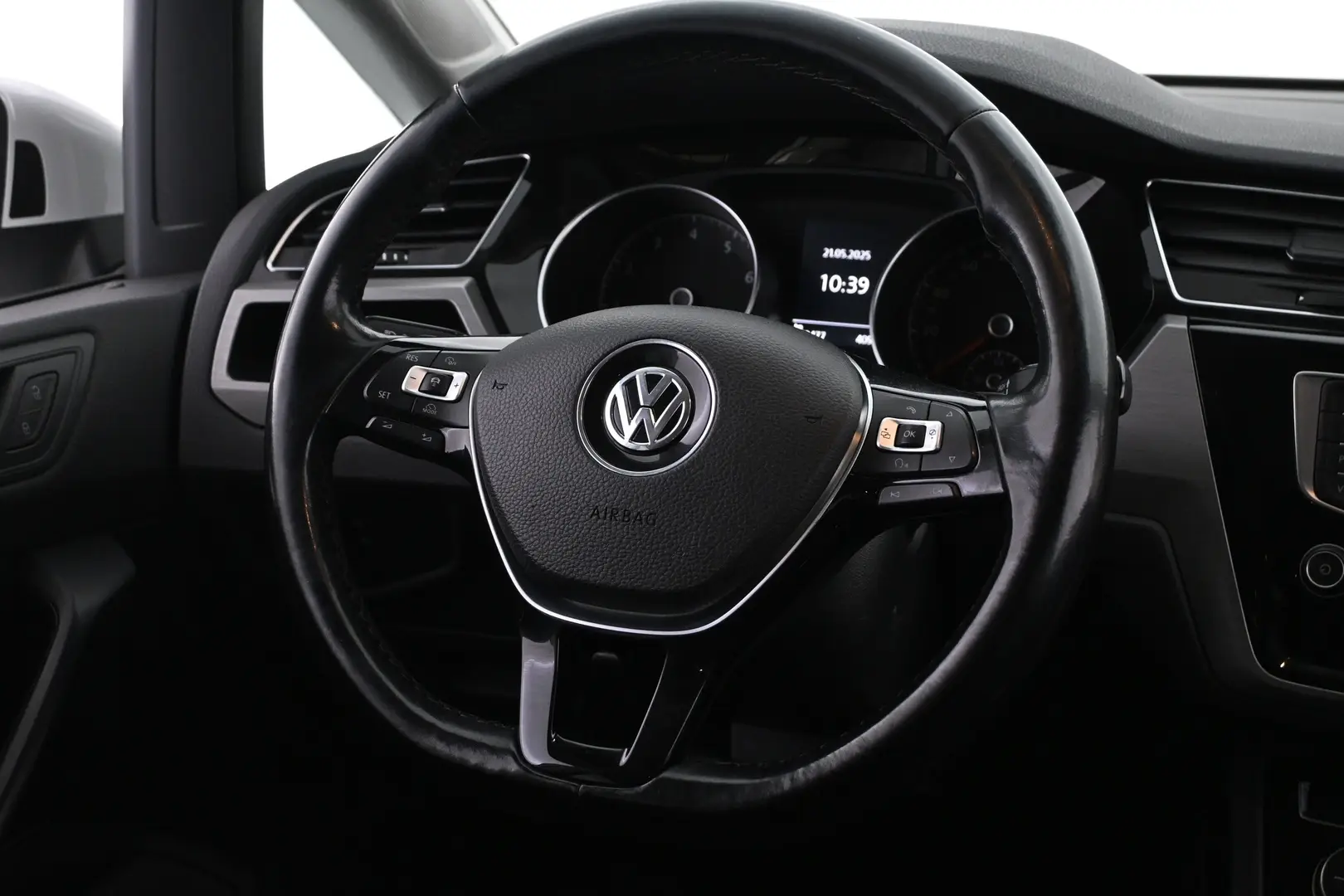 Car Image - Q2BXNQbIqW5plPjr7lXbn