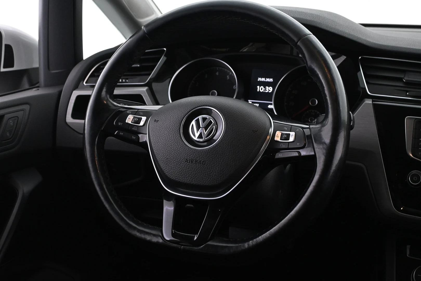 Car Image - Q2BXNQbIqW5plPjr7lXbn