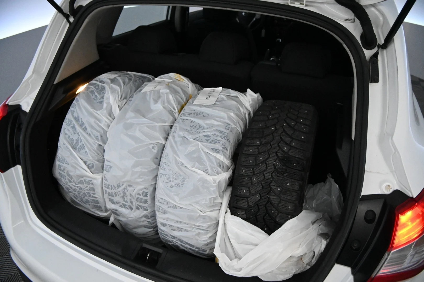 Car Image - 6AglstaZmF4Lu5EHItmBz8
