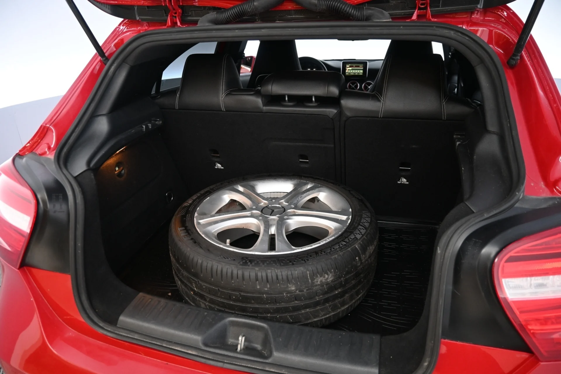 Car Image - 4pH1YVf6CQ5UKvODXJ9RnR