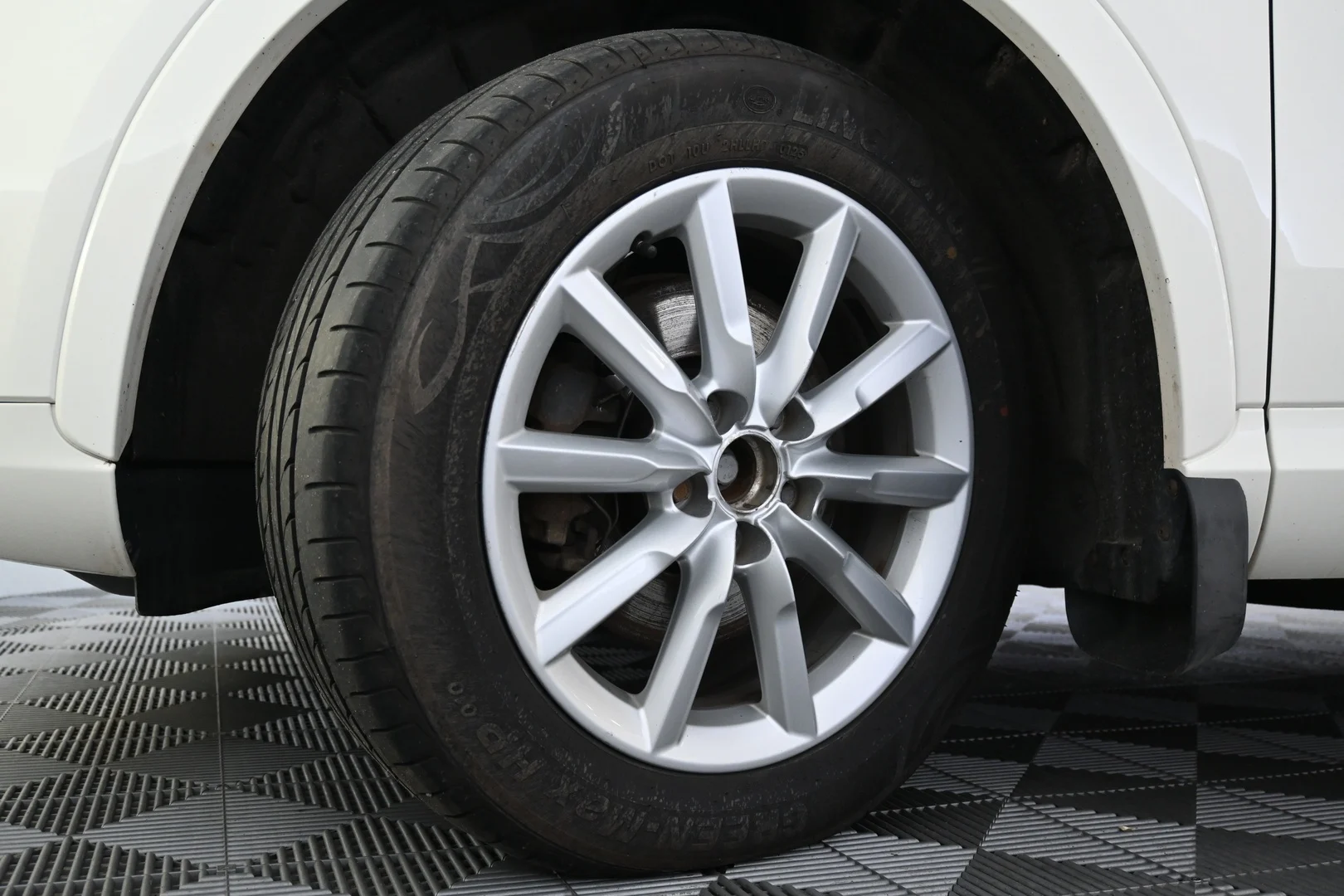 Car Image - 1rg3nTGYEei6WHgqkRXG3c
