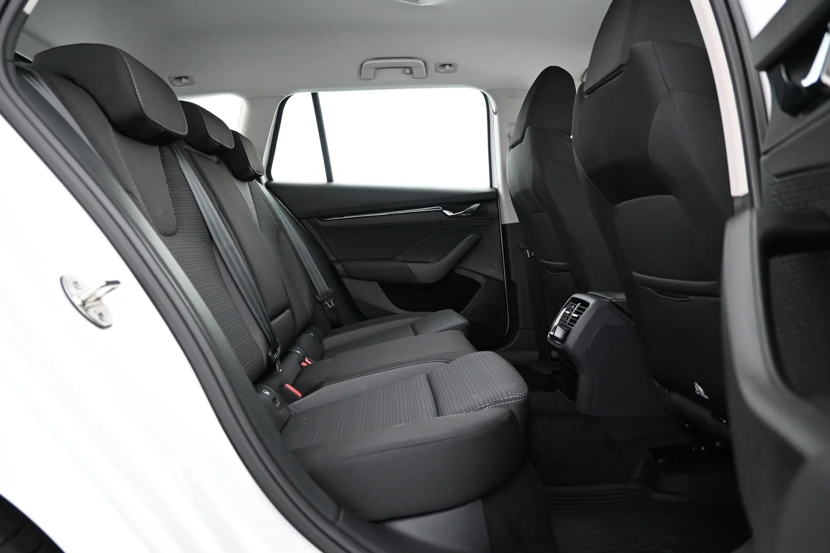Car Image - 58dd5GP6ja3MqoqdpIEreW
