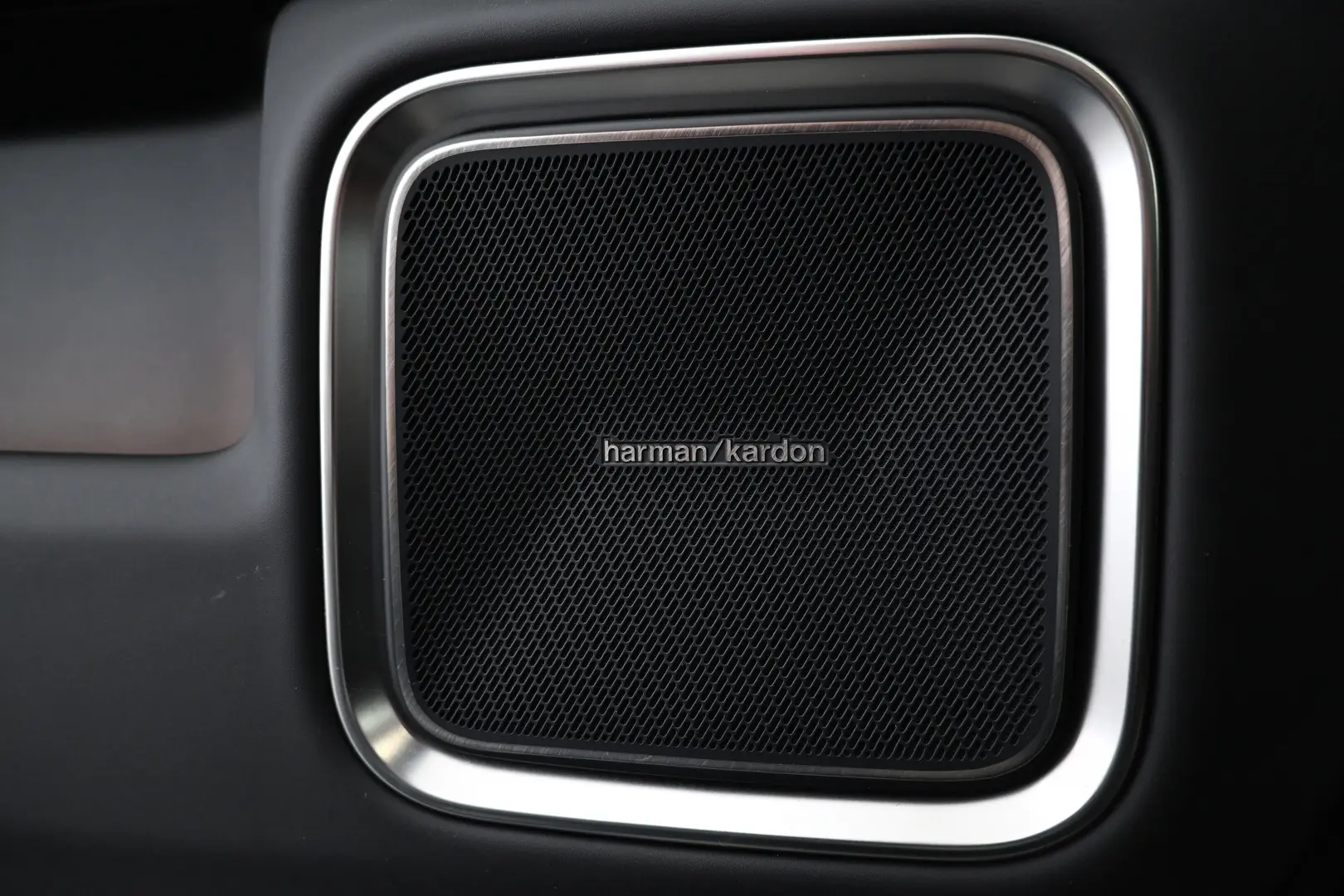Car Image - 1qR3R8skgQD21IeZ3tON82
