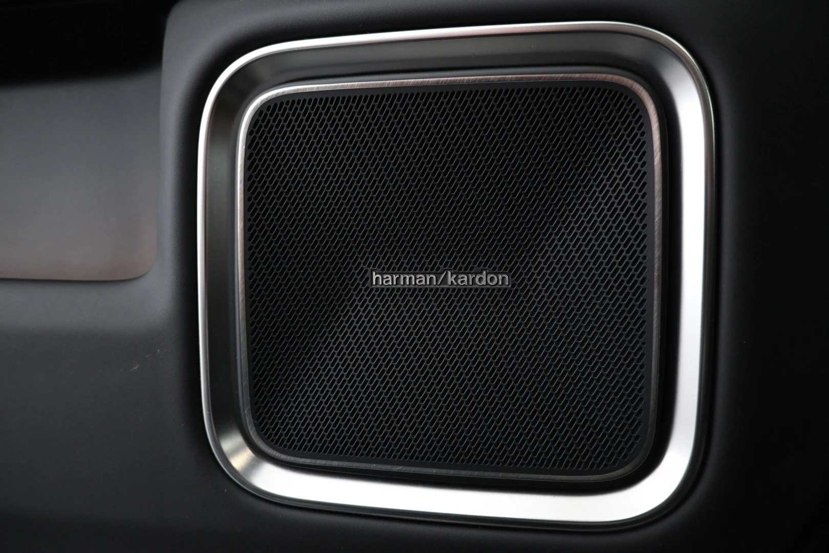 Car Image - 1qR3R8skgQD21IeZ3tON82