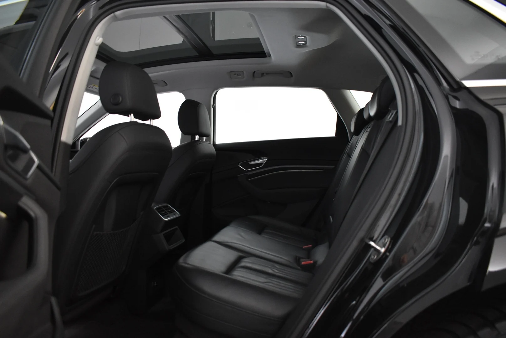 Car Image - 1vaa00vKcw284Ew8kzTZRw