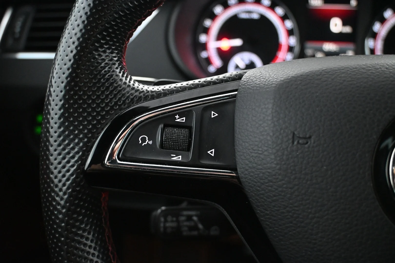 Car Image - 321BbH0vYxqlgLrzDtIOQz
