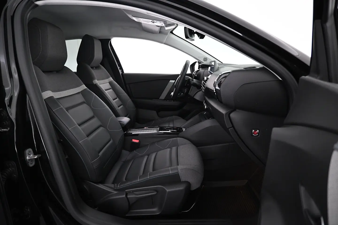 Car Image - 1r1Y6SRy0LEonTwRM2QrY0