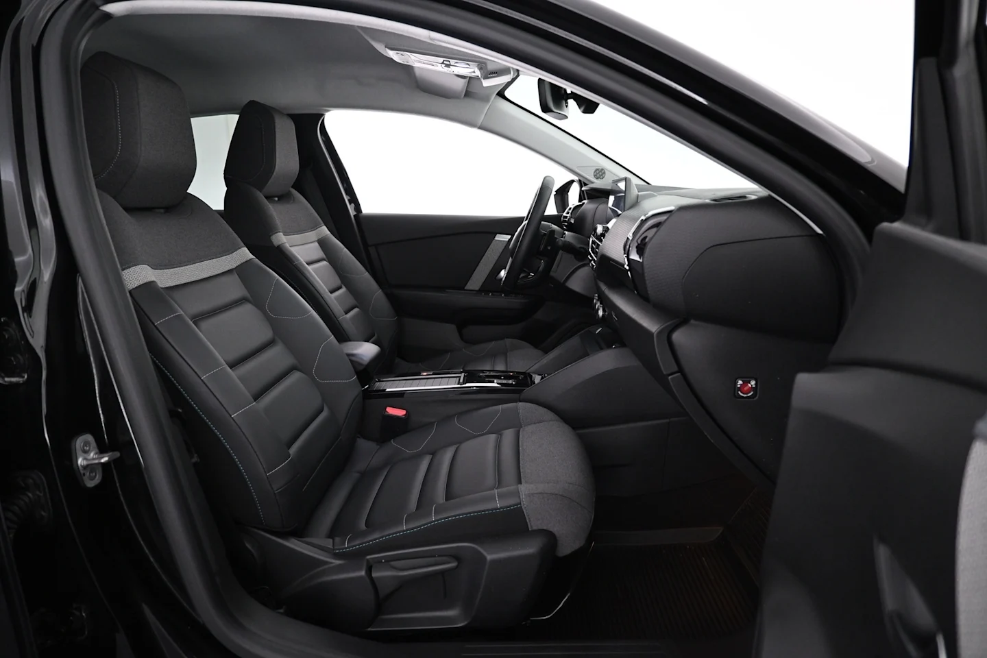 Car Image - 1r1Y6SRy0LEonTwRM2QrY0
