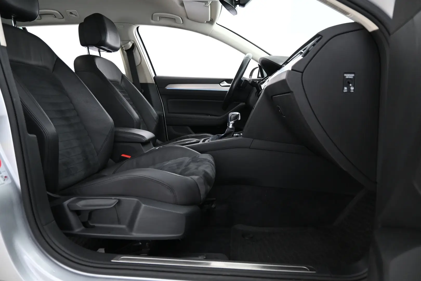 Car Image - 3Kfiu7oIfEuxYT8KgYBhAZ