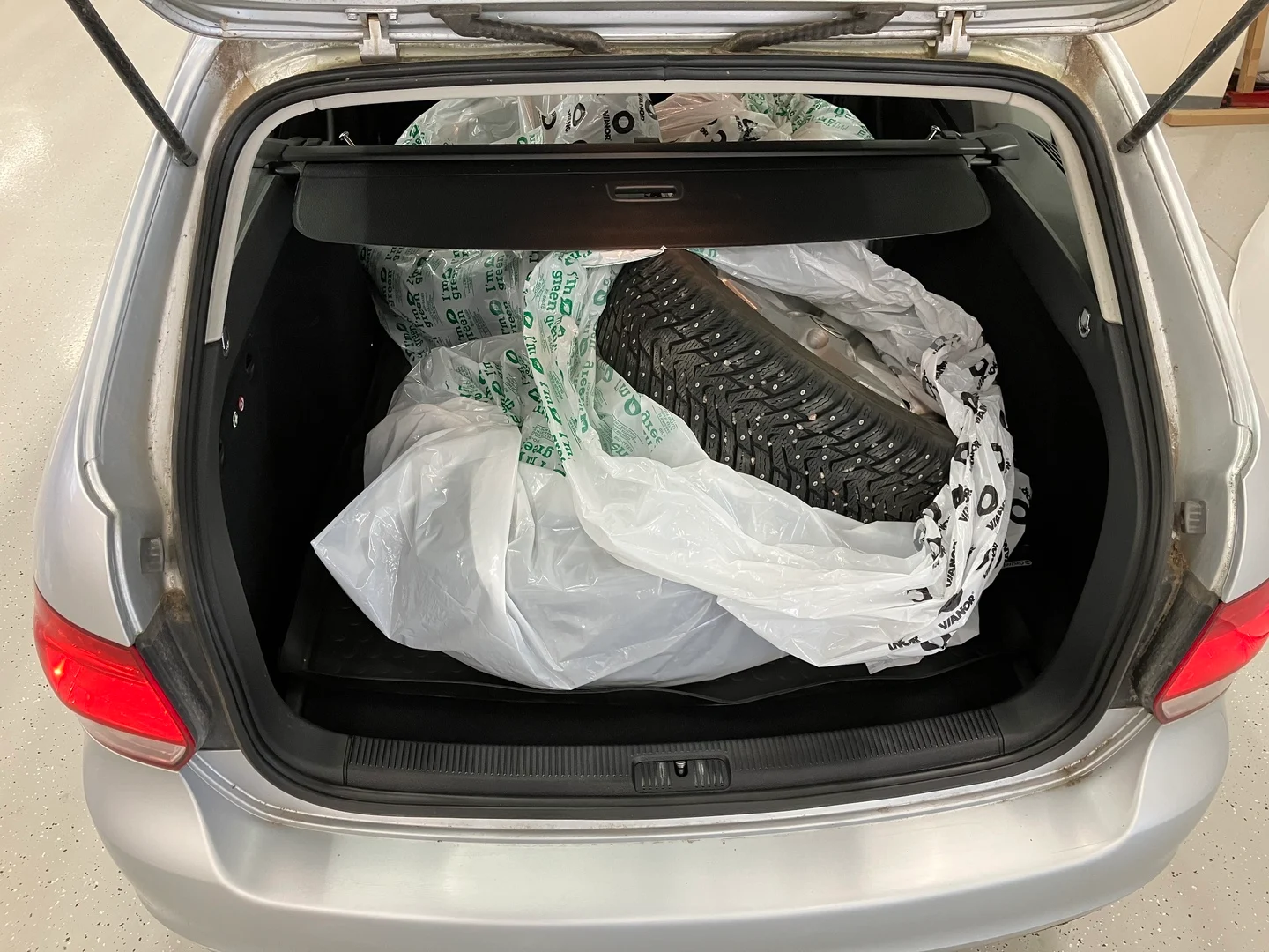 Car Image - 4JxeW0vSawK9BEFXHcvYv6